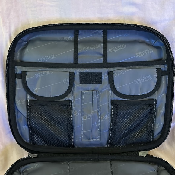 Kenneth Cole Reaction laptop case with carrying strap Fits 13” wide laptop snug - Picture 4 of 8